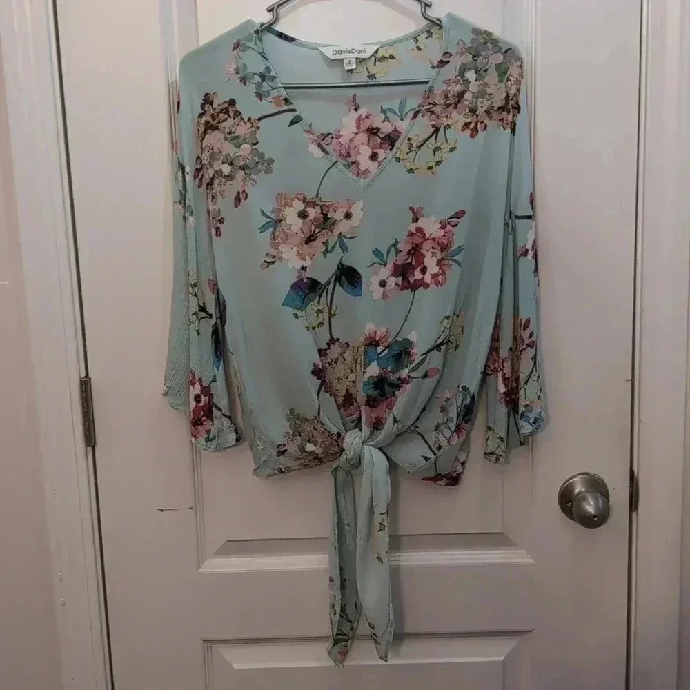 DAVI & DANI Women's V-Neck, Short Flutter Sleeve, Multicolor Floral Print